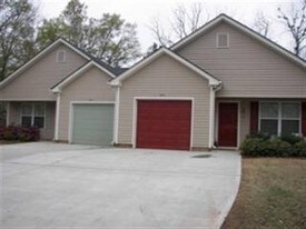 8044-8046 Utica St in Seneca, SC - Building Photo