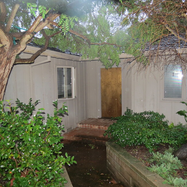 2003 Santa Cruz Ave, Unit Cottage