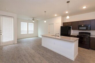2401 Golden Heights Rd in Fort Worth, TX - Building Photo - Building Photo