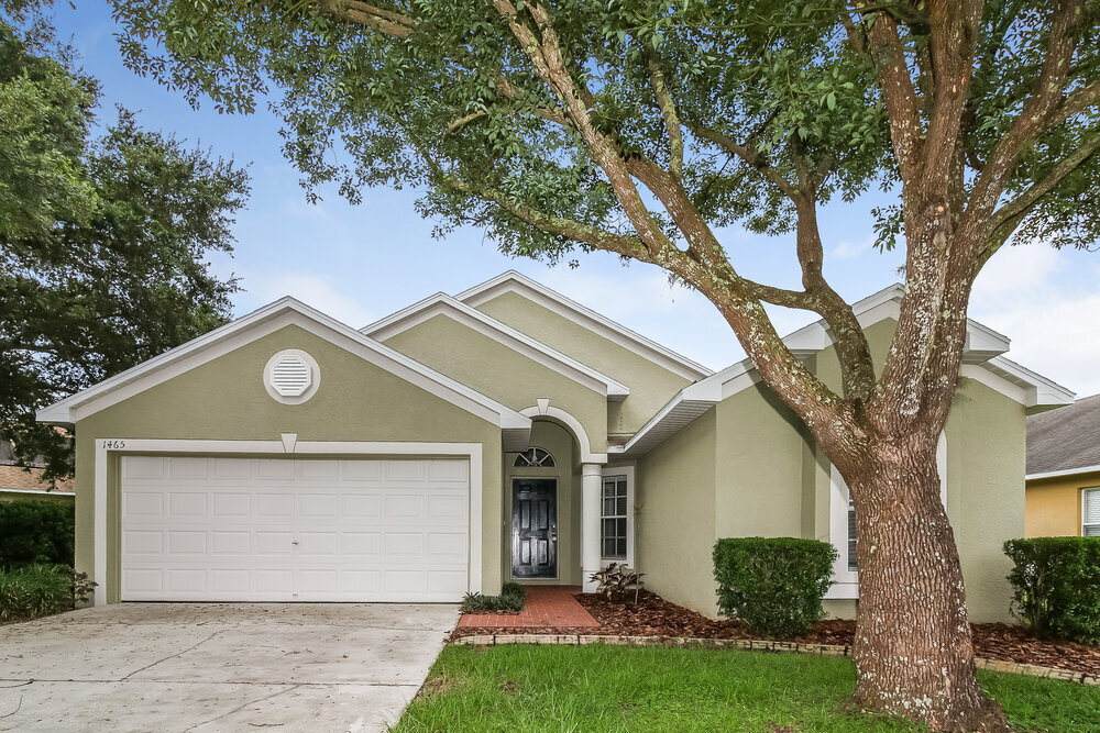 1465 Lake Shore Ranch Dr in Seffner, FL - Building Photo