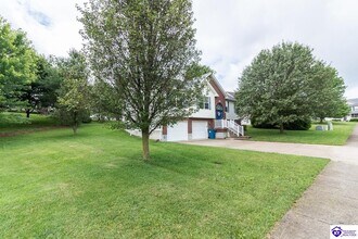 705 Wandering Way in Elizabethtown, KY - Building Photo - Building Photo