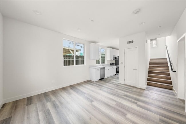 419 N Lorena St, Unit 419 Top Unit in Los Angeles, CA - Building Photo - Building Photo
