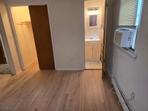 305 Kennedy Dr in Linden, NJ - Building Photo - Building Photo