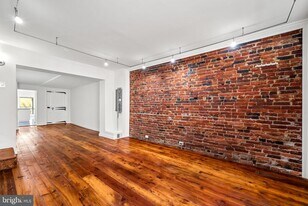 438 Spruce St in Philadelphia, PA - Building Photo