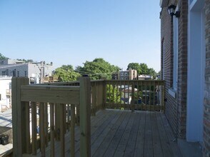 2643 N Fairfield Ave, Unit 2641-2 in Chicago, IL - Foto de edificio - Building Photo
