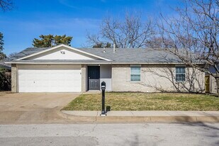919 Bennett St in Cedar Hill, TX - Building Photo