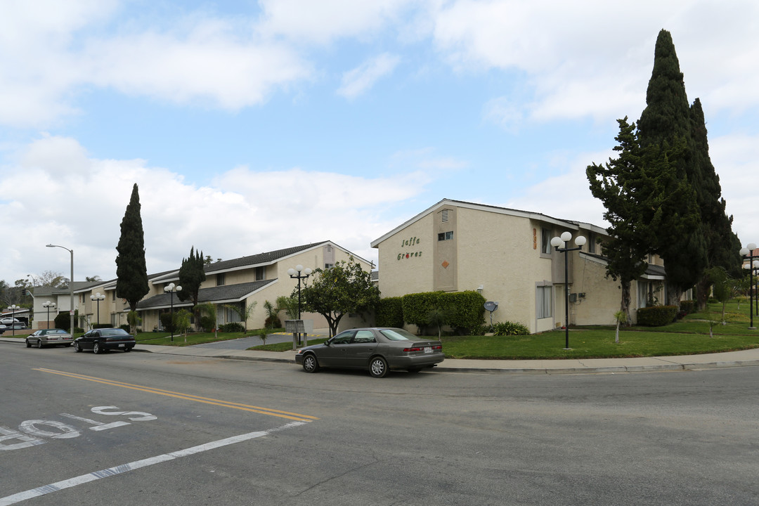 Jaffa Groves in Santa Paula, CA - Building Photo