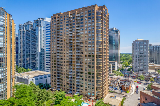 100 Upper Madison Ave in Toronto, ON - Building Photo - Building Photo