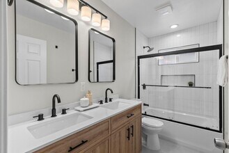 1747 W 39th Pl in Los Angeles, CA - Building Photo - Building Photo