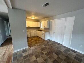 553 Purl Adams Ave in Crestview, FL - Building Photo - Building Photo