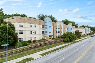 Parkway Apartments in Kansas City, MO - Building Photo - Primary Photo