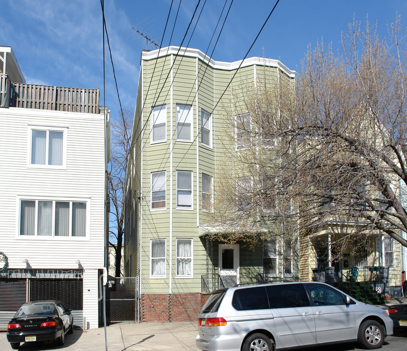 148 HIGHLAND Ave in Jersey City, NJ - Building Photo