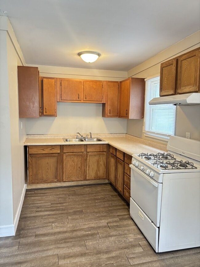property at 926 1/2 N Linview Ave