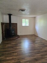 111-115 Lincoln St in Klamath Falls, OR - Building Photo