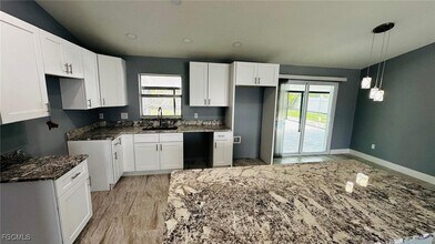 1108 SE 13th Ct in Cape Coral, FL - Building Photo - Building Photo