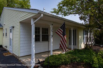 49 Williamsburg Dr in Tinton Falls, NJ - Building Photo - Building Photo