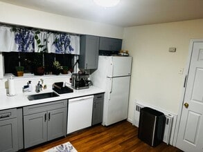 6 Alex Ln in Glen Cove, NY - Building Photo - Building Photo