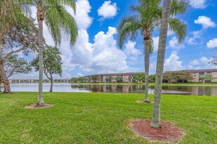 901 SW 141st Ave in Pembroke Pines, FL - Building Photo