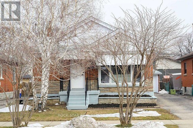 property at 919 Brucedale Ave E