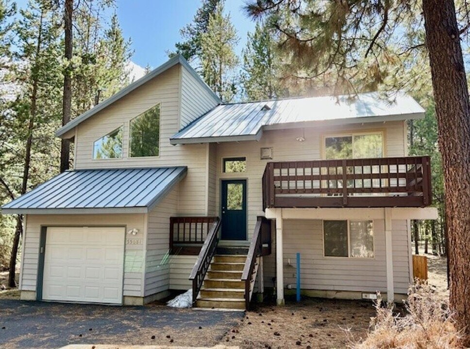 55681 Wagon Master Way in Bend, OR - Building Photo