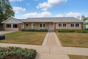 10151 Babbitt Ave in Los Angeles, CA - Building Photo