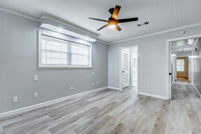 property at 5122 W Bellfort Ave