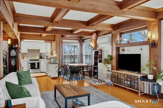 11 Winthrop Rd in West Hartford, CT - Building Photo - Building Photo