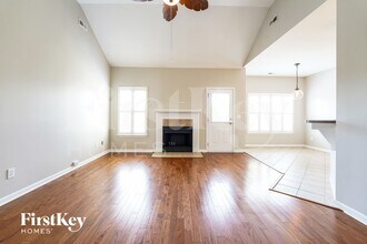 7685 Eagle Lake Rd in North Charleston, SC - Foto de edificio - Building Photo