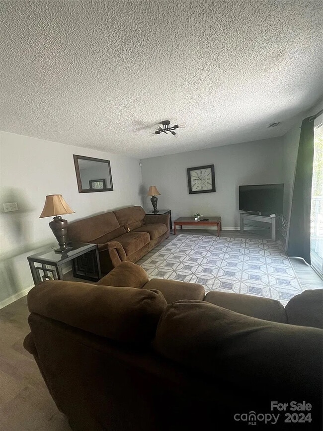 Room in House on Flint Glenn Ln in Charlotte, NC - Building Photo - Building Photo