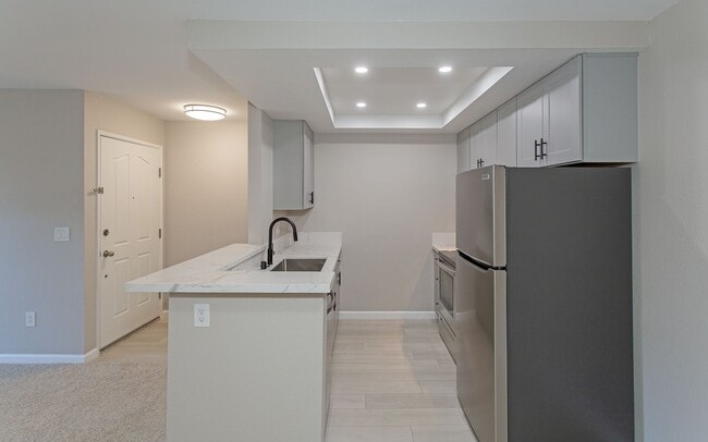 432 Edgehill Ln in Oceanside, CA - Foto de edificio - Building Photo