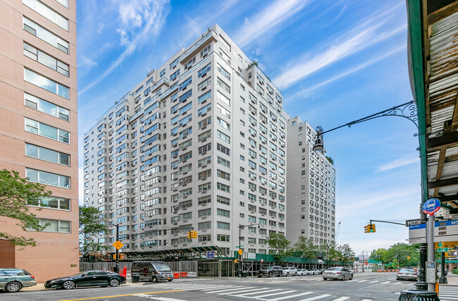 Cannon Point South Apartments in New York, NY - Building Photo - Building Photo