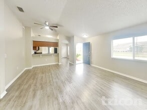 11759 Lynmoor Dr in Riverview, FL - Foto de edificio - Building Photo