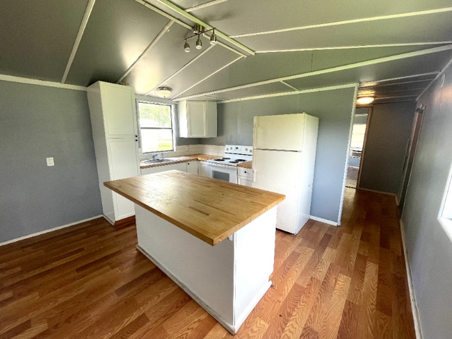 property at 11546 SW 37th St