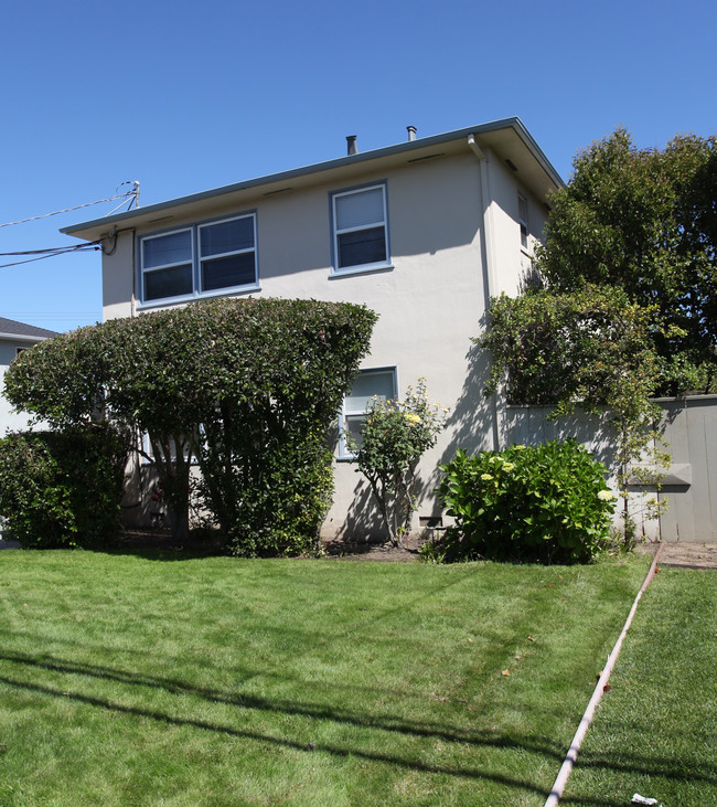 90 E 39th Ave in San Mateo, CA - Building Photo - Building Photo