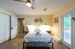 4111 Fredericksburg Dr, Unit A in College Park, GA - Building Photo