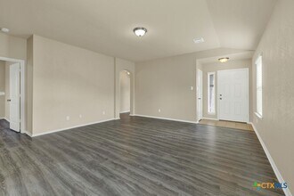 1512 Doncaster Dr in Seguin, TX - Building Photo - Building Photo