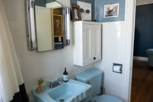 1216 Powderhorn Terrace in Minneapolis, MN - Building Photo - Building Photo