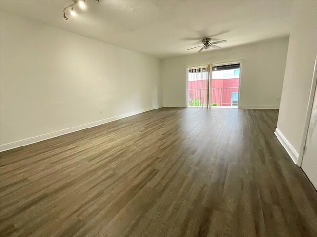 9357 SW 77th Ave in Miami, FL - Building Photo - Building Photo