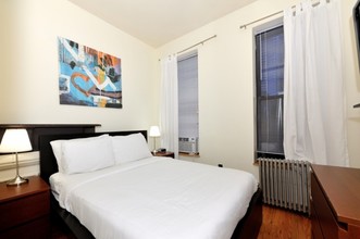 690 9th Ave-Unit -4R in New York, NY - Foto de edificio - Building Photo