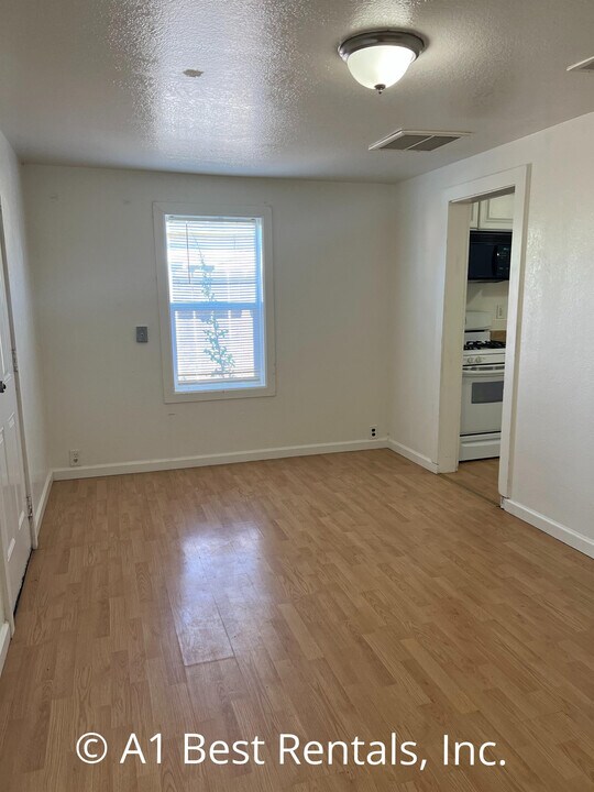 3643 Dakota Ave in Riverbank, CA - Building Photo
