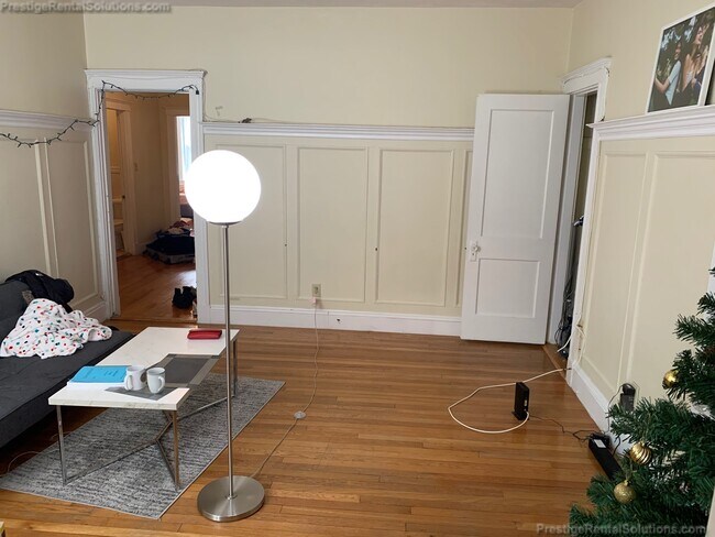 1116 Commonwealth Ave, Unit 2 in Boston, MA - Building Photo - Building Photo