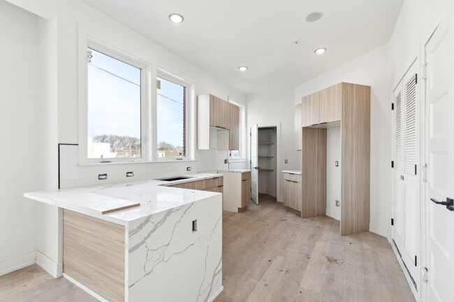 property at 136-40 E Cumberland St