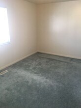 221 W 1458 S in Logan, UT - Foto de edificio - Building Photo