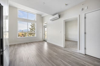 45511-45511 Campus Dr in Chilliwack, BC - Building Photo - Building Photo