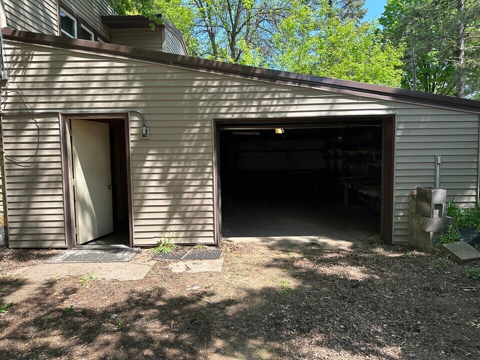 309 3rd St W in Menomonie, WI - Foto de edificio