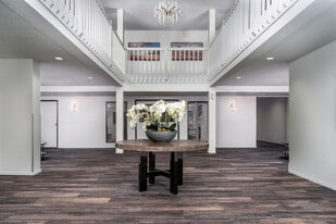 Hummingbird Cove Apartments in Plymouth, MN - Building Photo