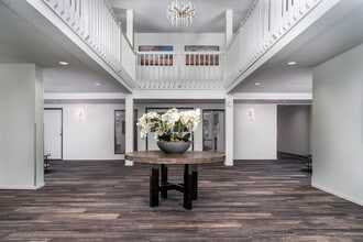 Hummingbird Cove Apartments in Plymouth, MN - Foto de edificio - Building Photo