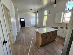 912 Redrock St in Page, AZ - Building Photo - Building Photo