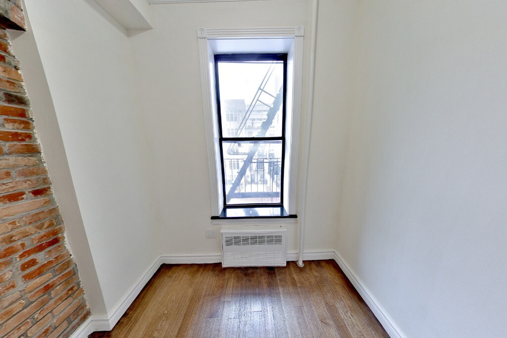 424 W 51st St in New York, NY - Building Photo