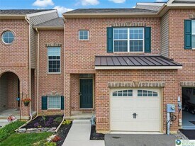 4492 Cottonwood Dr in Nazareth, PA - Building Photo